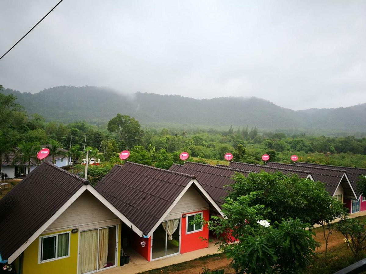 Baan Rai Pray Rung Kaeng Krachan Ban Tha Ling Lom エクステリア 写真