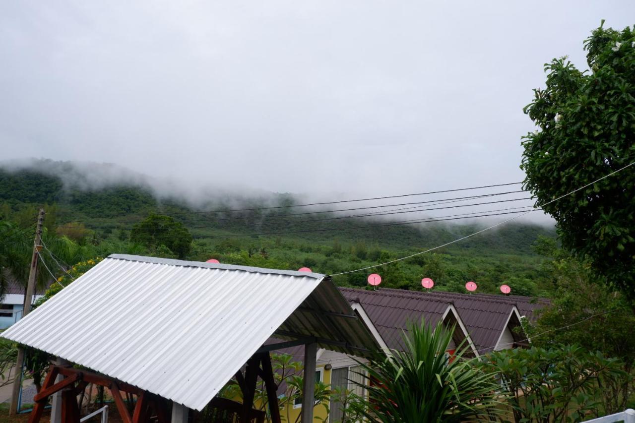 Baan Rai Pray Rung Kaeng Krachan Ban Tha Ling Lom エクステリア 写真